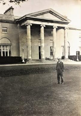 Douglas Hyde at Áras an Uachtaráin