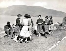 Children on Great Blasket Island (An Bhlascaod Mór)