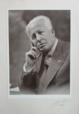 Studio portrait by Otto & Pirou, Paris