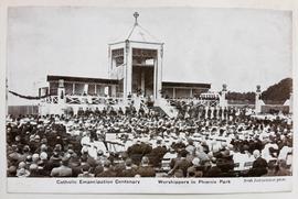 Catholic Emancipation Centenary / Worshippers in Phoenix Park