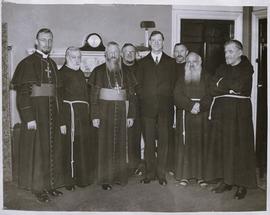 Minister General and Irish Capuchin friars with Éamon de Valera