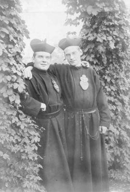 Two Gavin Brothers as students.